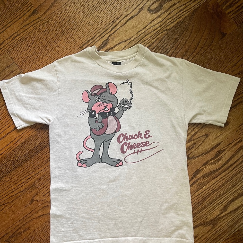 Vintage Chuck E Cheese toking mouse tee